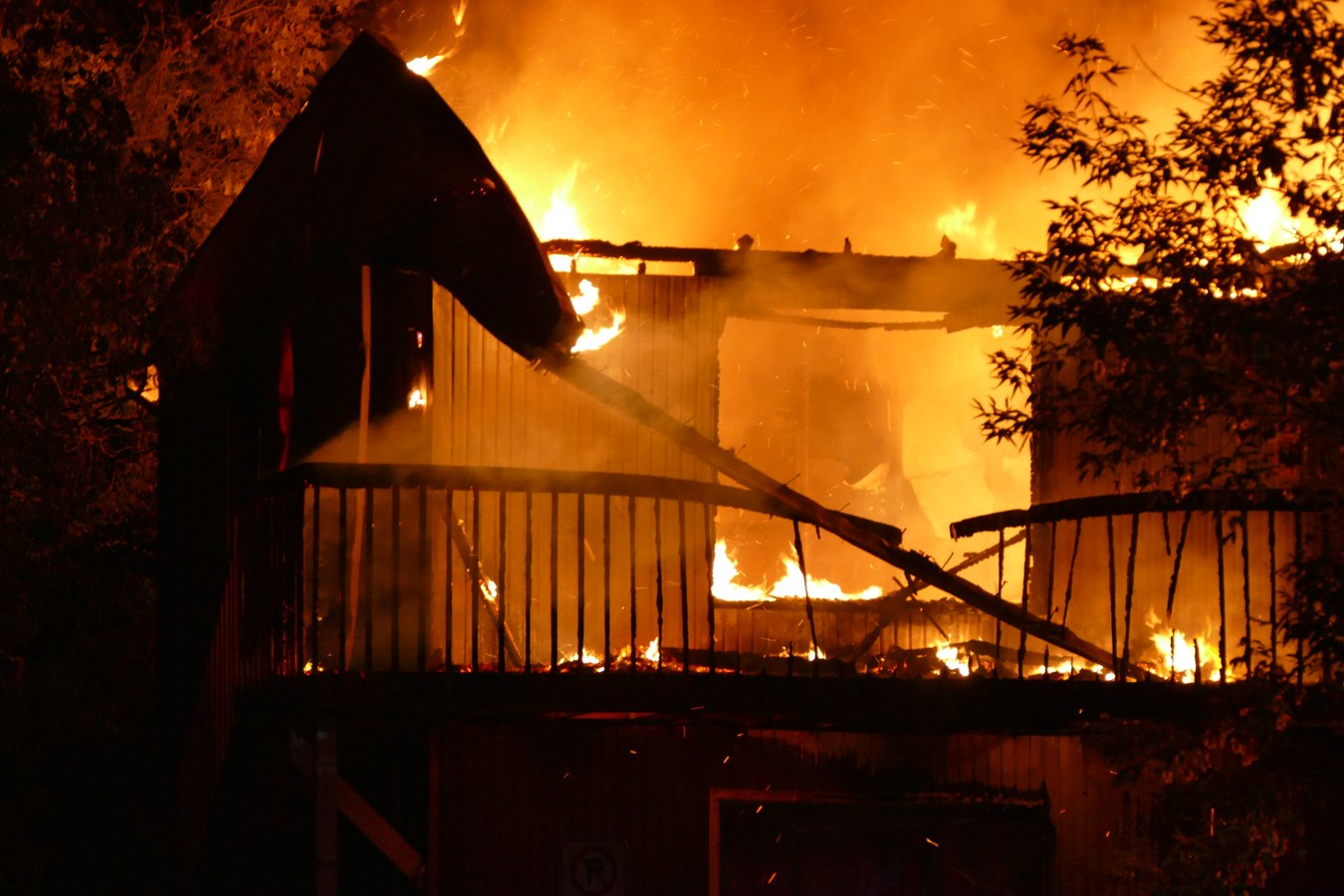 Une résidence complètement enflammée à Saint-Georges