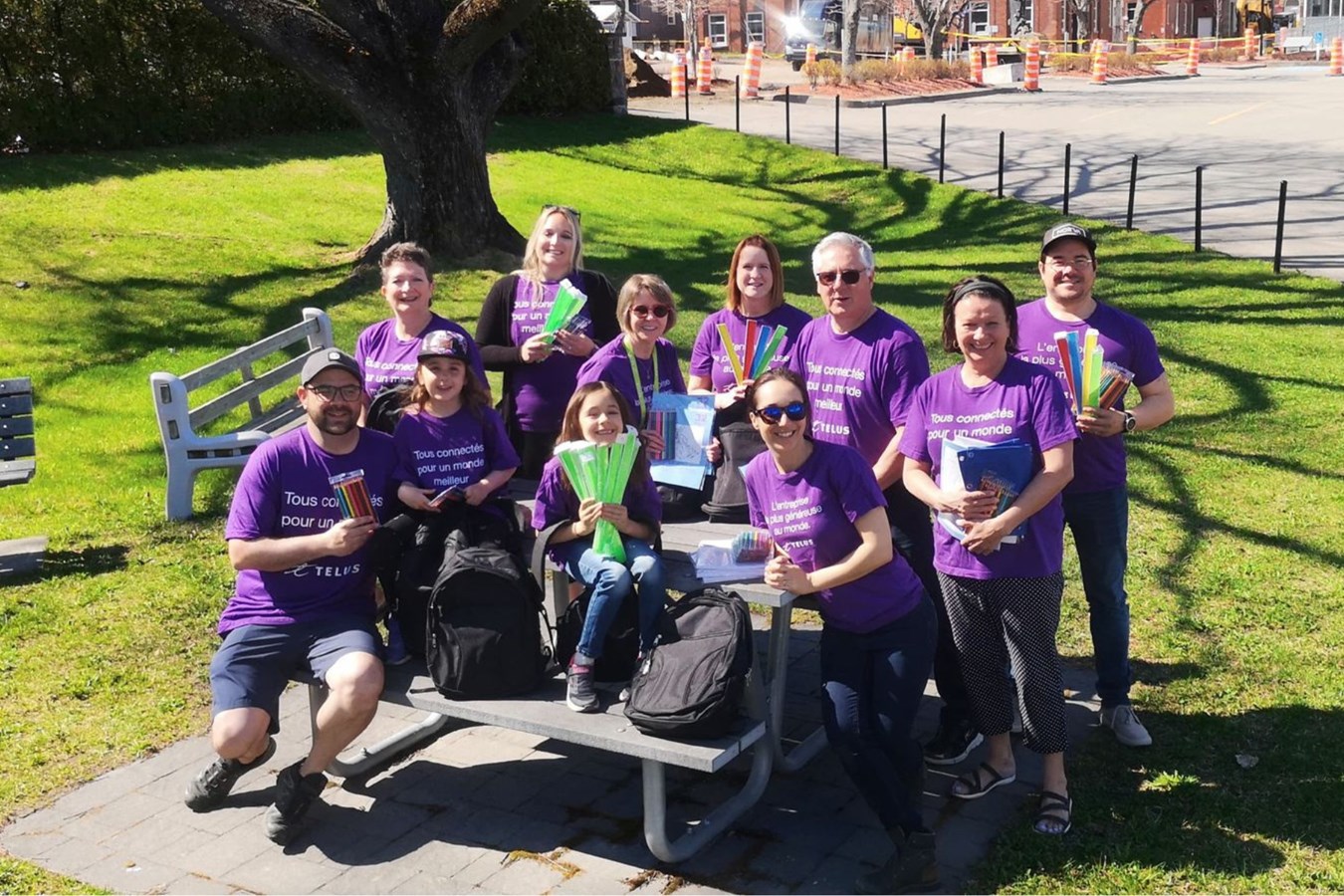 Plus de 80 élèves de la région reçoivent des sacs d'écoles et des fournitures scolaires