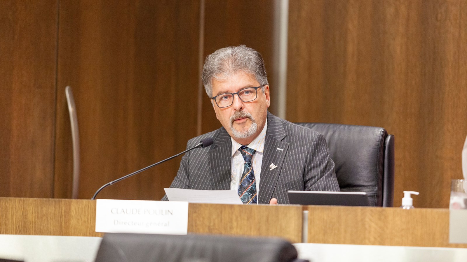 Saint-Georges : Claude Poulin clôt une carrière de 43 ans avec une dernière séance de conseil