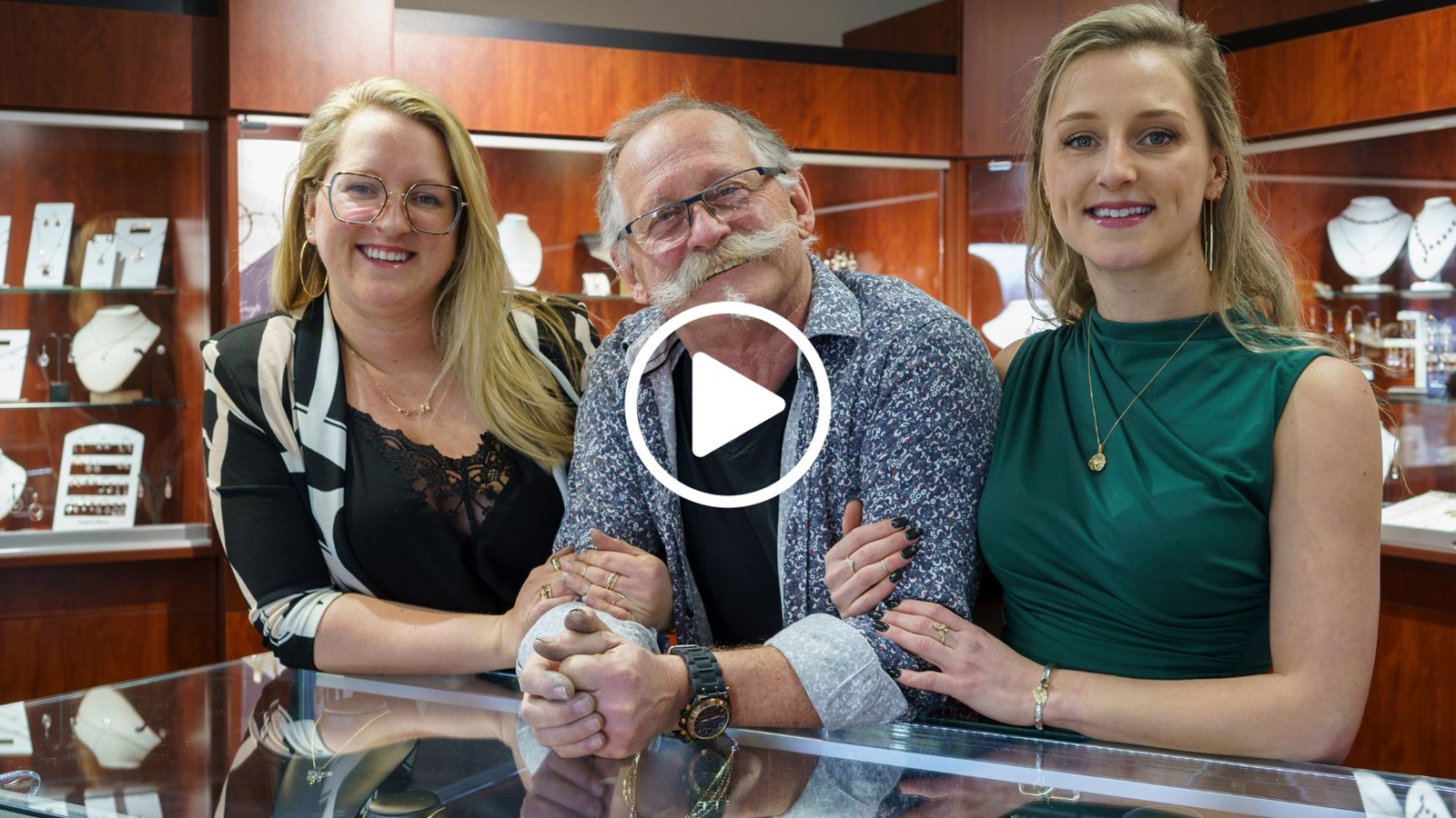 Tailler l’or et façonner les souvenirs: une histoire de famille