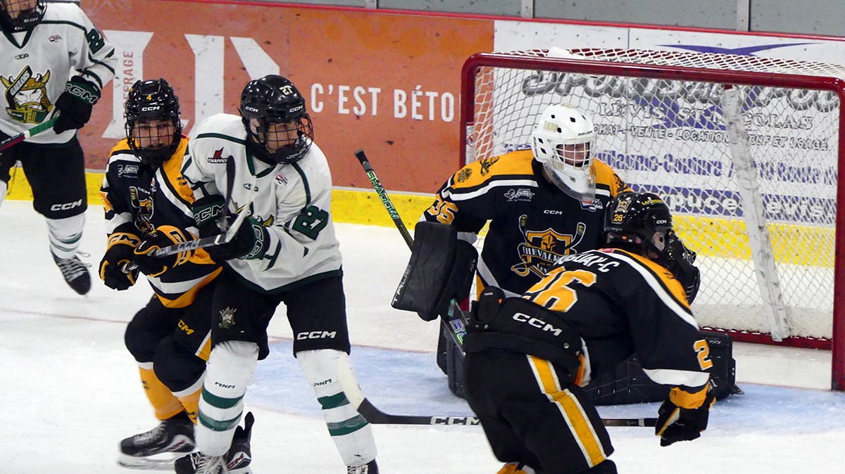 Chevaliers de Lévis: Boucher ferme les livres en prolongation