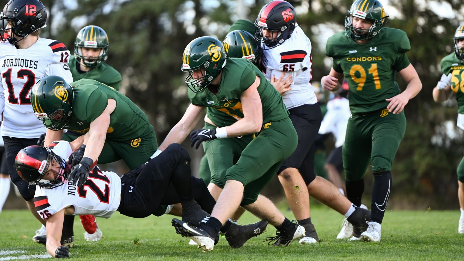 Les Condors football renversent les Nordiques en fin de match