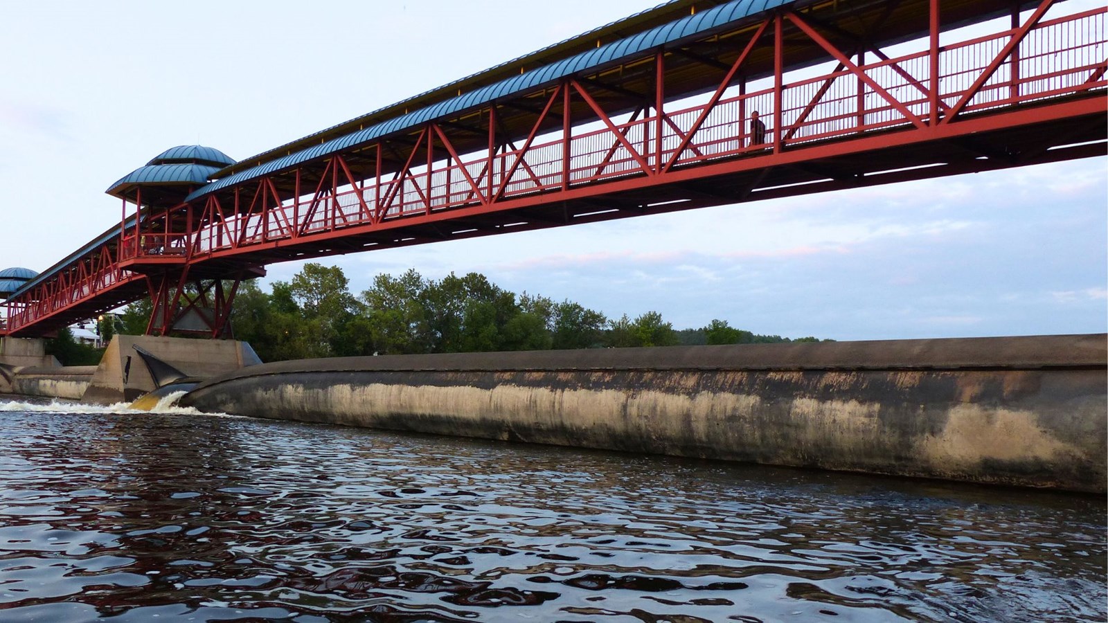 Le barrage gonflable abaissé aujourd'hui