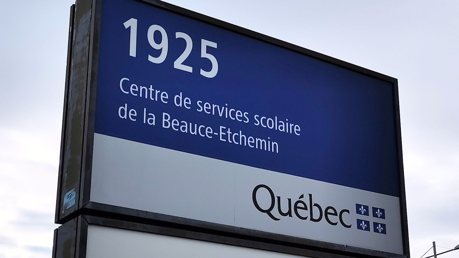 Le Centre de services scolaires de la Beauce-Etchemin blâmé pour des manquements contractuels