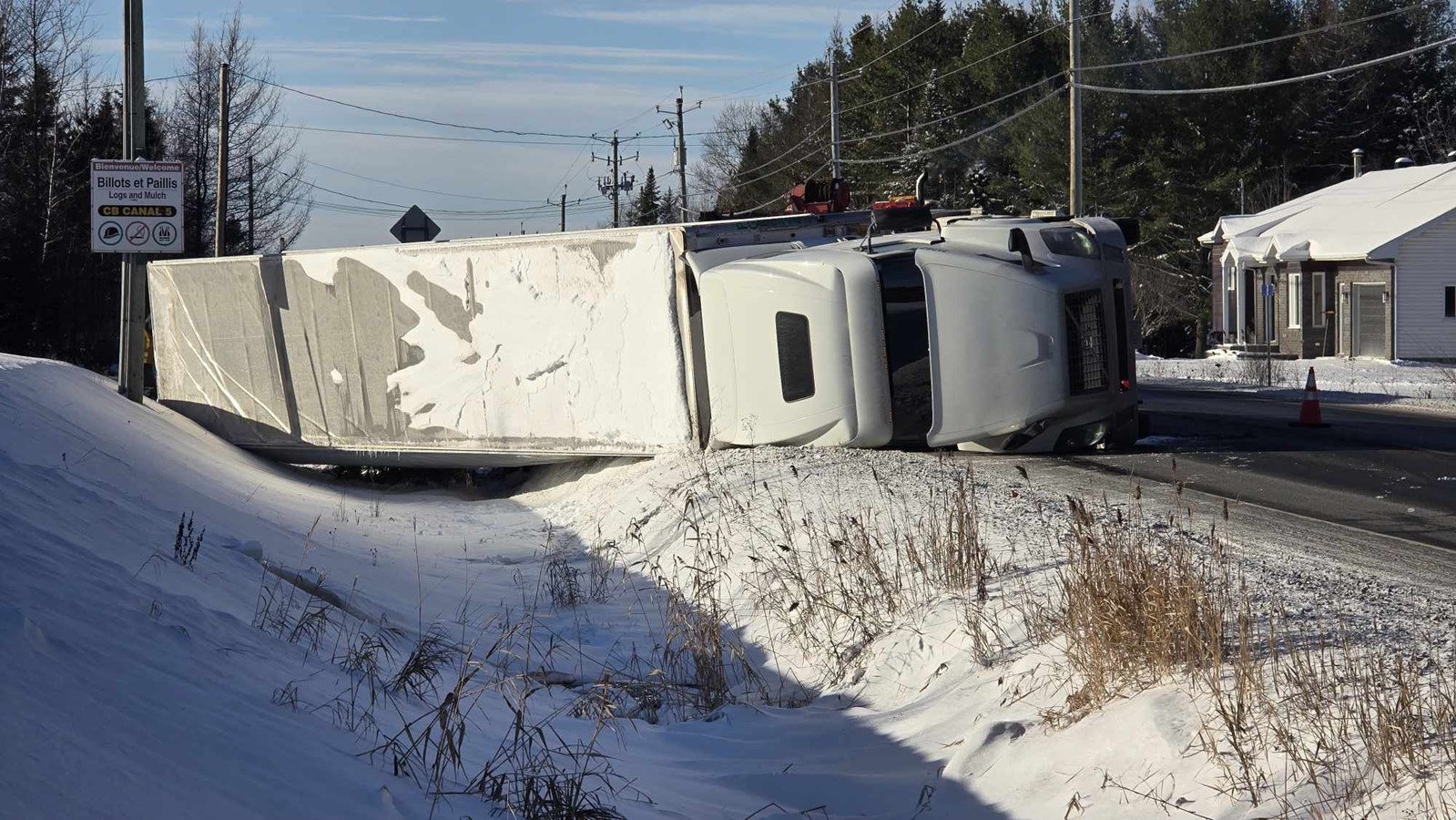Camion renversé à Saint-Prosper