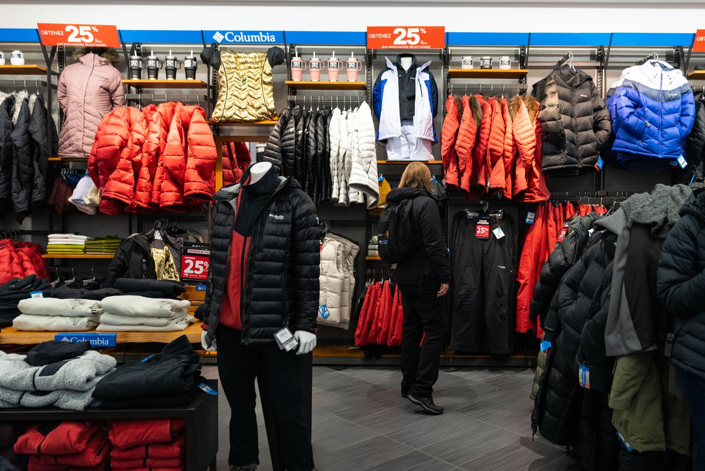 Québec va élargir son projet pilote des heures d'ouverture des magasins