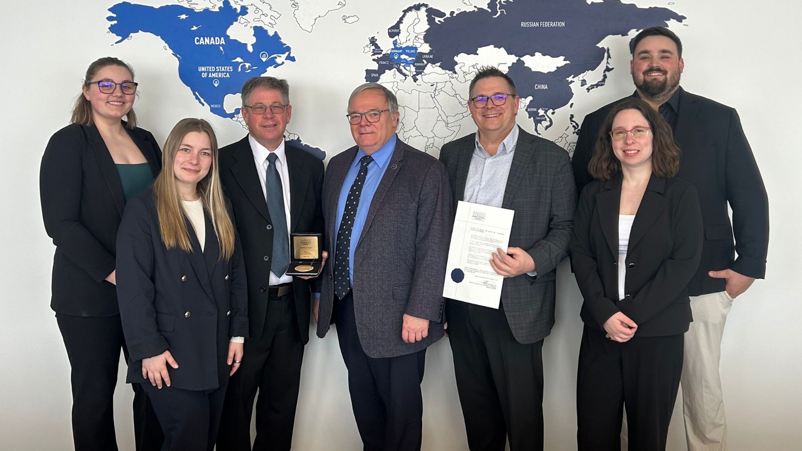 Les frères Donald et Alain Lefebvre reçoivent la médaille de l’Assemblée nationale du Québec
