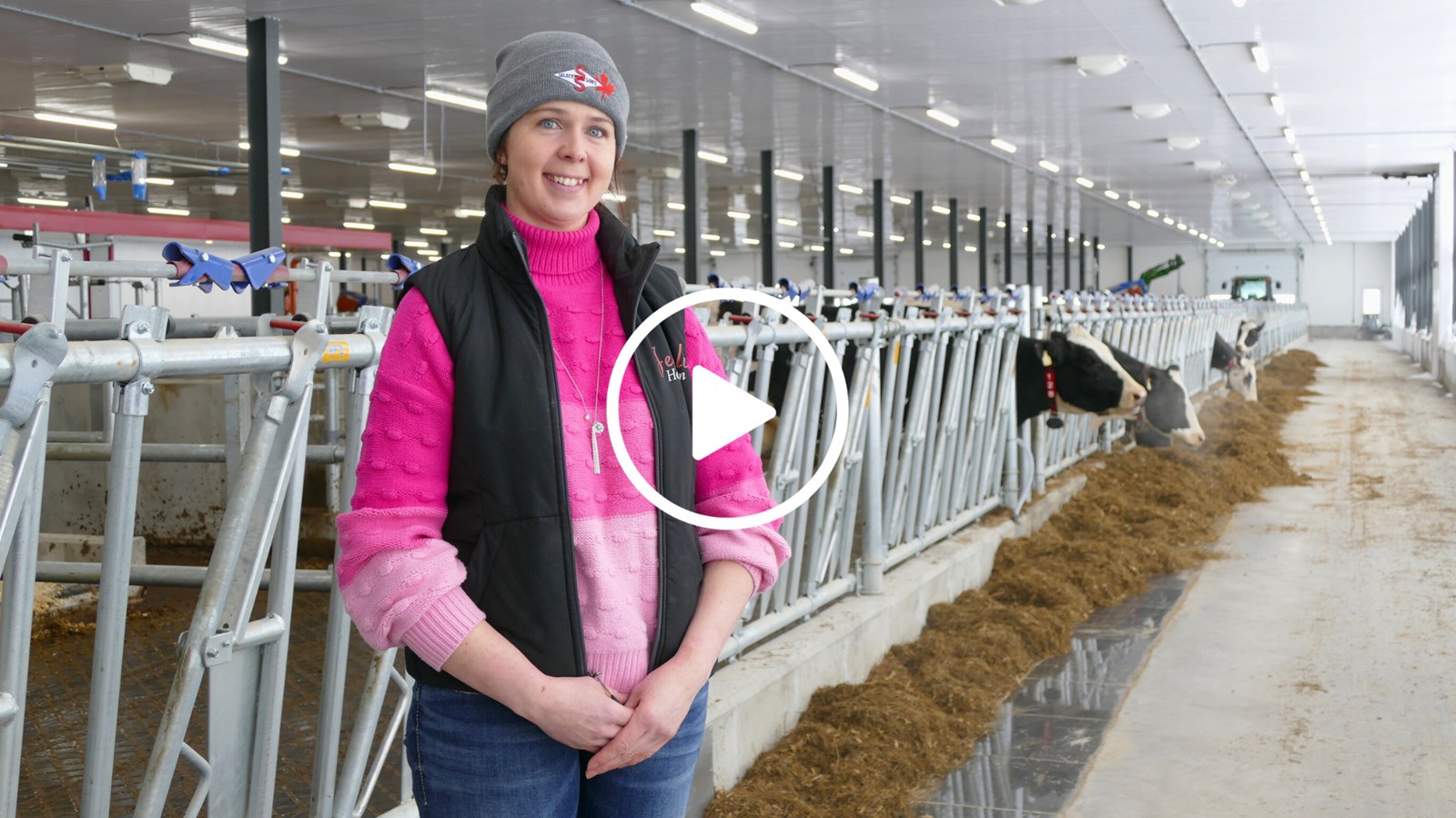 Sarah Poulin révolutionne la ferme familiale Jeanlu Holstein avec la robotisation