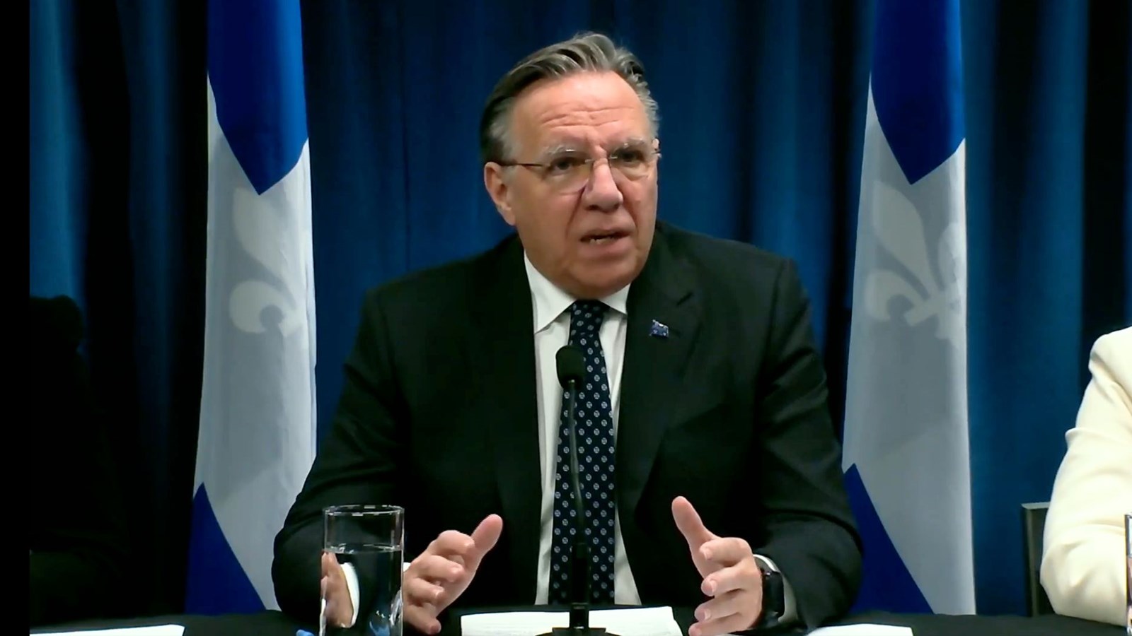 «On ne va pas se laisser faire. C'est le temps de se retrousser les manches» — François Legault