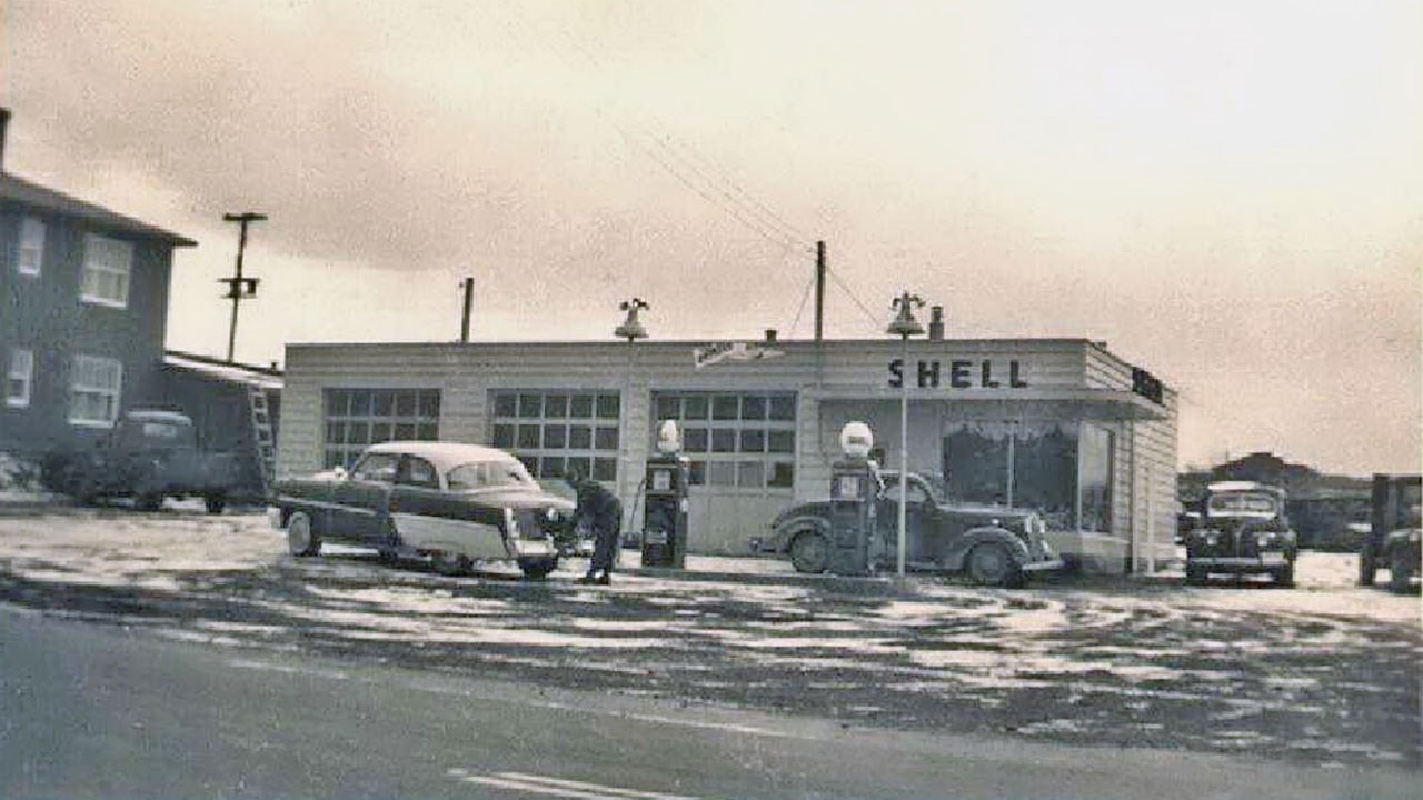 Le garage Larivière dans l'ouest en 1955