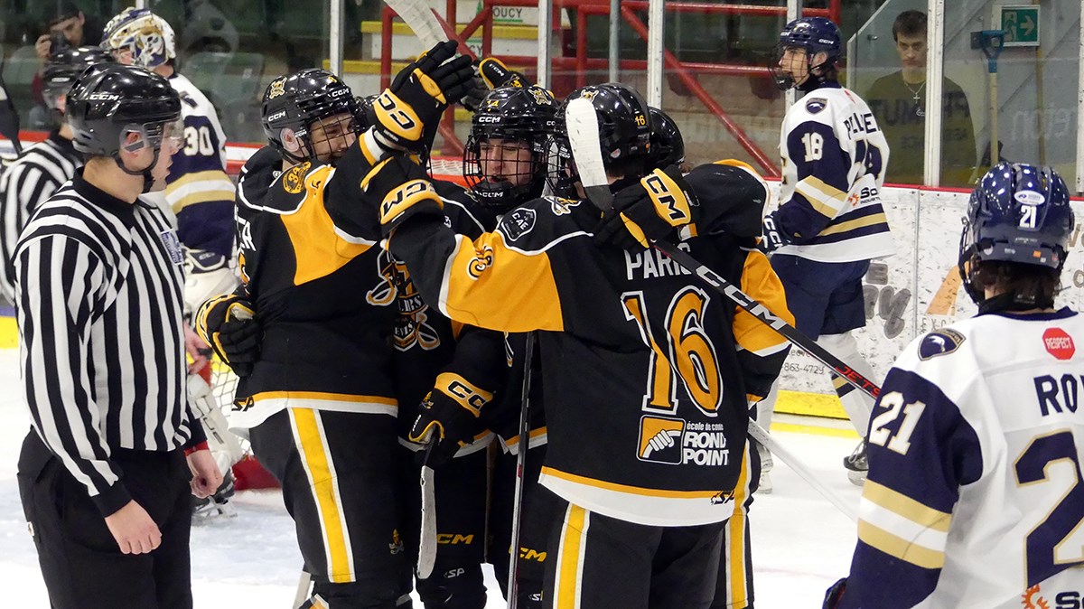 Les Chevaliers balaient la série