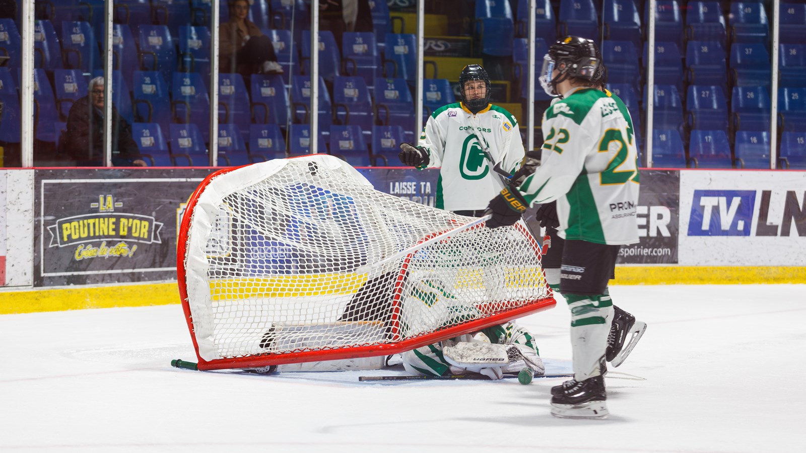 Les Condors trébuchent à domicile pour le match 3 des séries