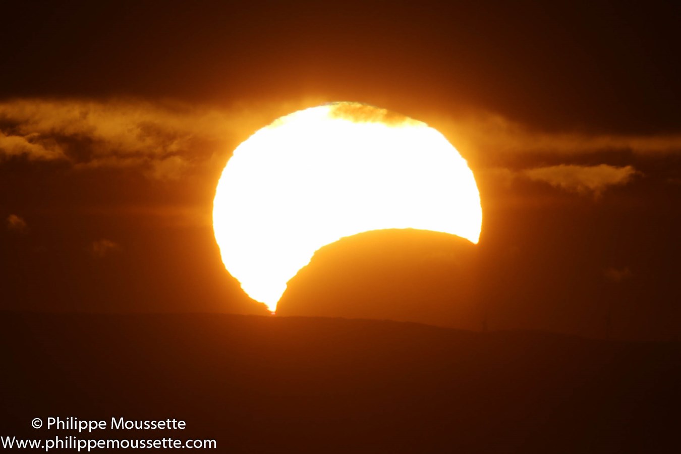 Une éclipse partielle de soleil visible au lever du jour ce samedi