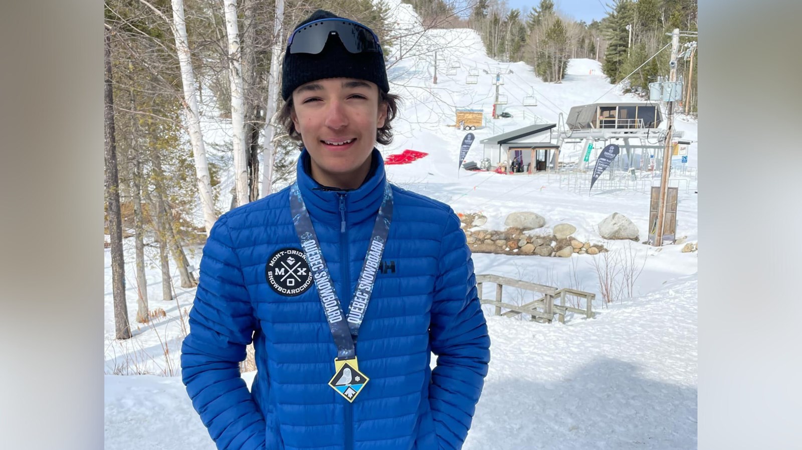 Olivier Pedneault, 15 ans, domine la saison de snowboard-cross dans sa catégorie
