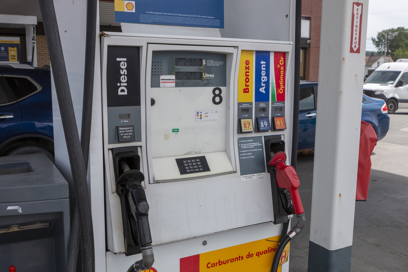 Québec met fin au prix plancher de l’essence pour faire baisser les prix