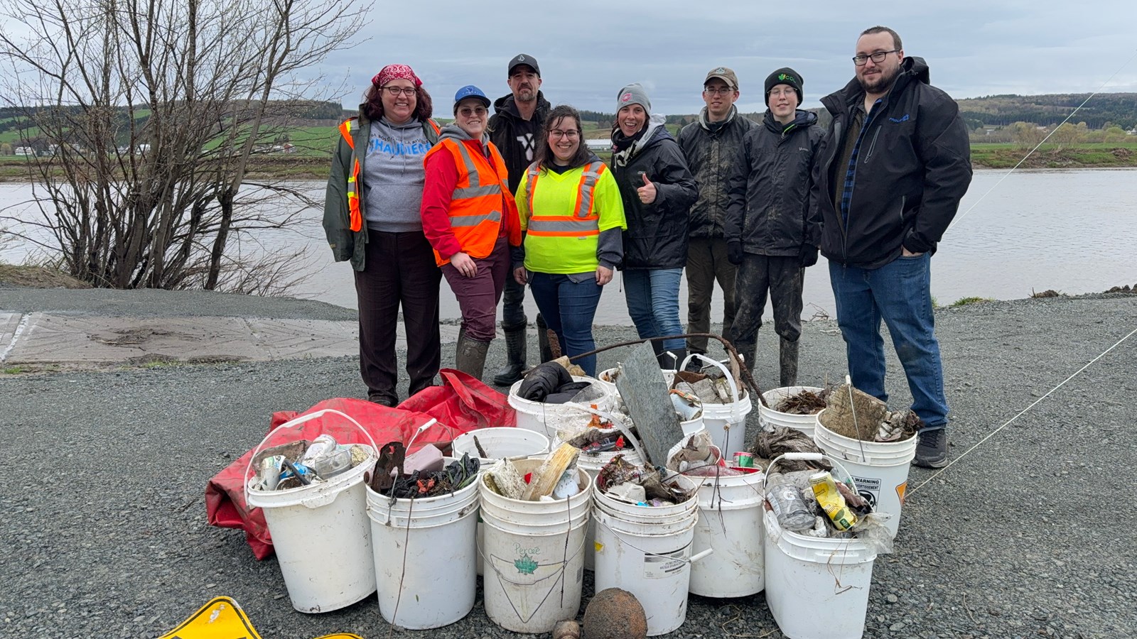 Près de 700 livres de déchets retirés des berges de la Chaudière