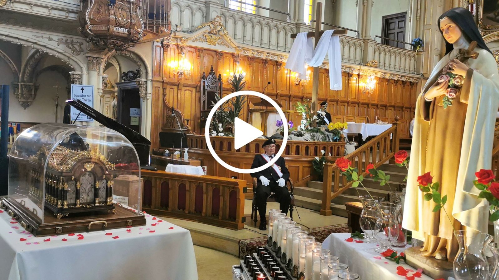 Les reliques de Sainte-Thérèse de Lisieux reposent en l'église Saint-Georges