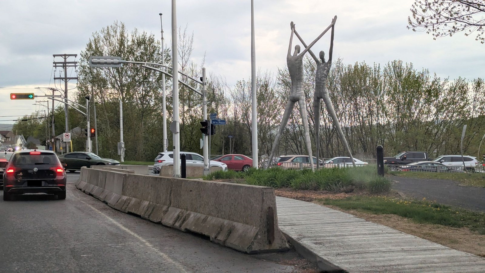 Pourquoi la nouvelle voie près du pont David-Roy est bloquée?
