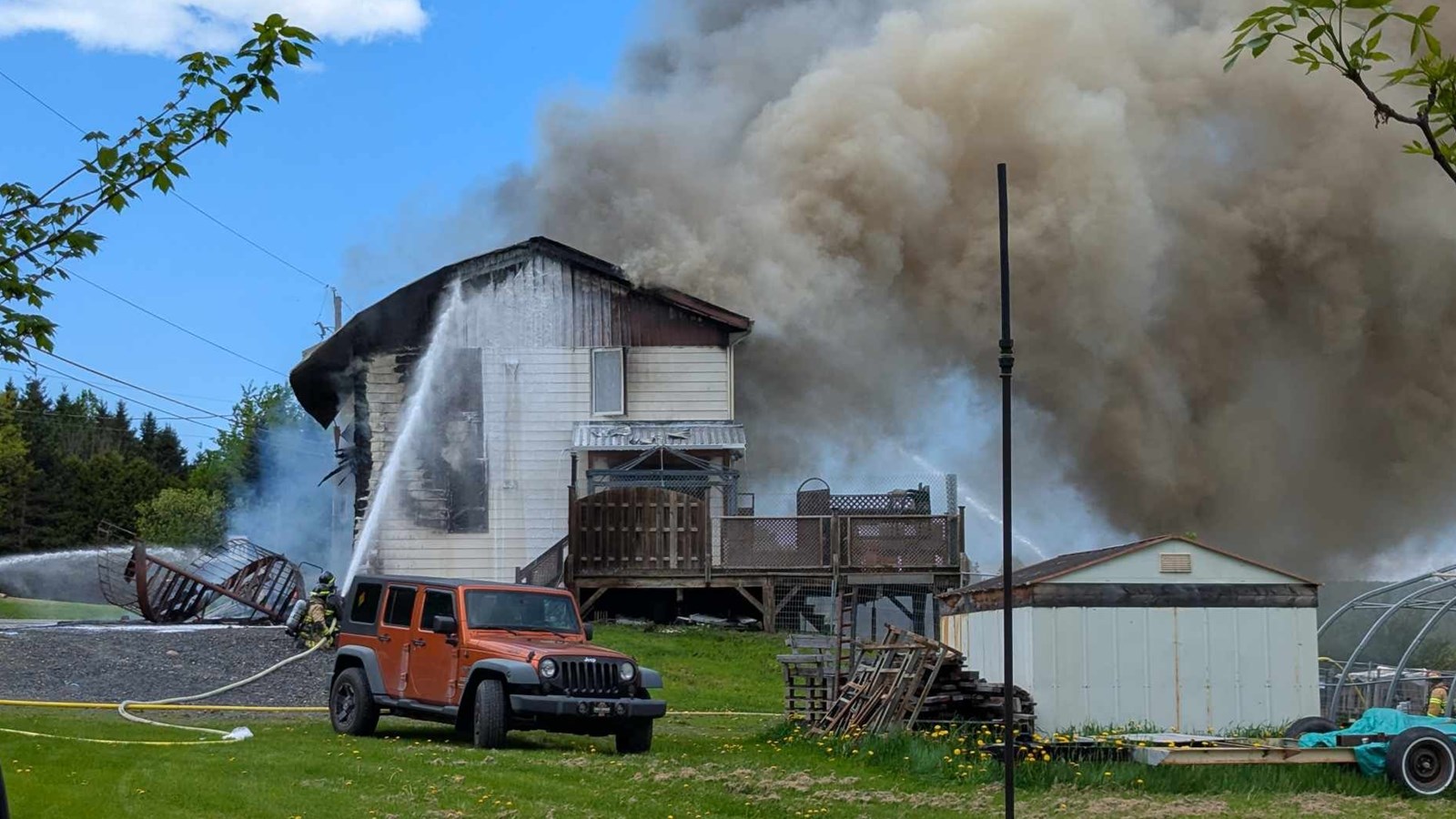 Incendie majeur en cours à Notre-Dame-des-Pins