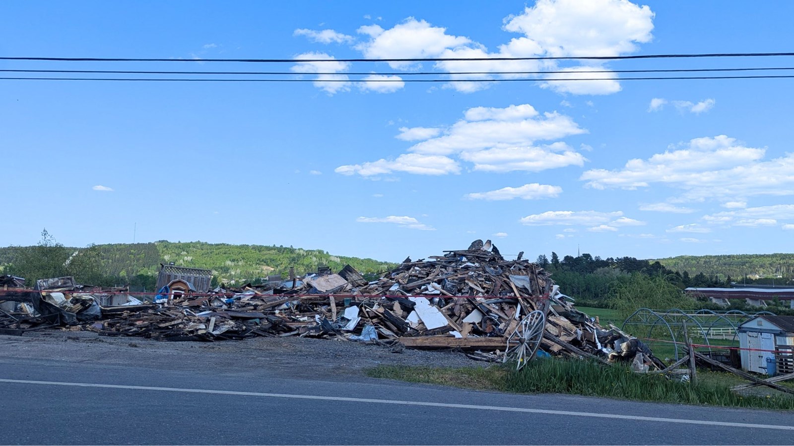 Incendie à Notre-Dame-des-Pins: les citoyens se mobilisent