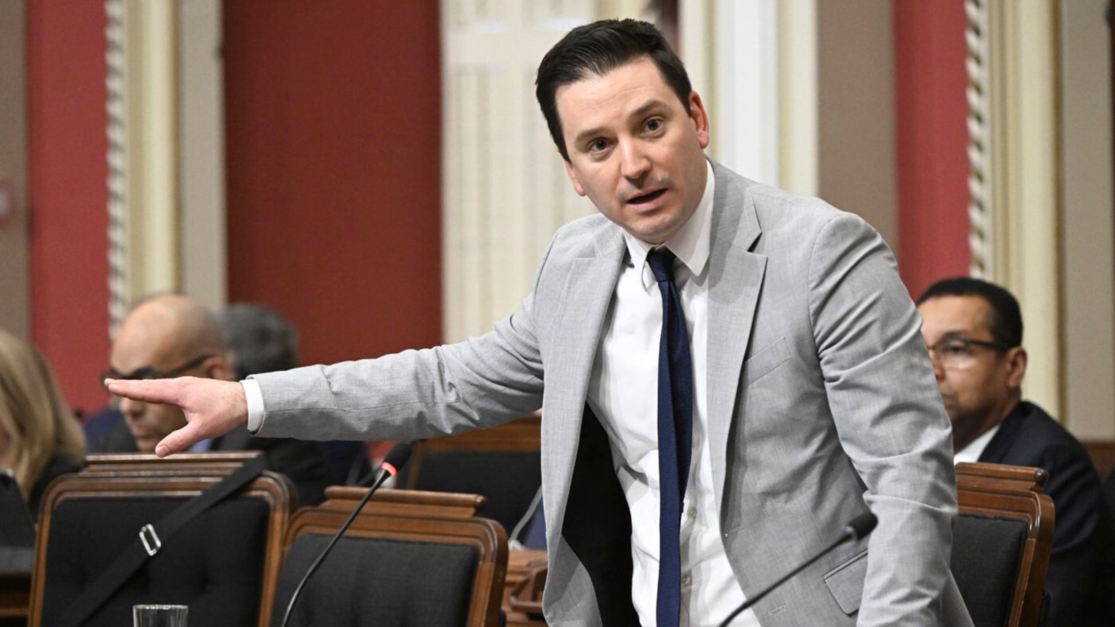 Les élus caquistes d'arrière-ban ne se lèvent plus en Chambre pour répondre