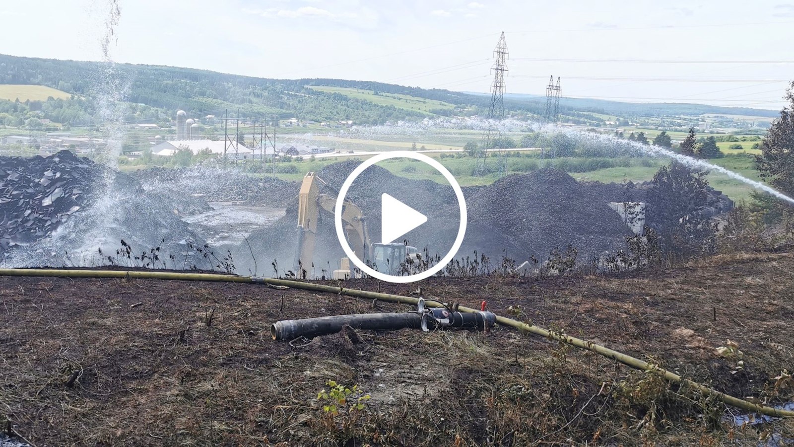 Incendie chez Royal Mat: les pompiers sont toujours sur les lieux