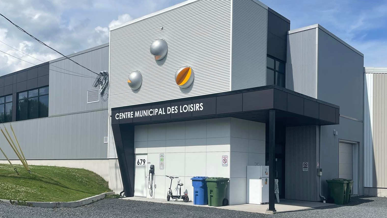 Le stade municipal de Saint-Zacharie de nouveau accessible au public