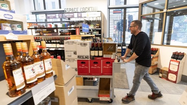 Les Québécois repensent leur consommation d’alcool, révèle un portrait des habitudes