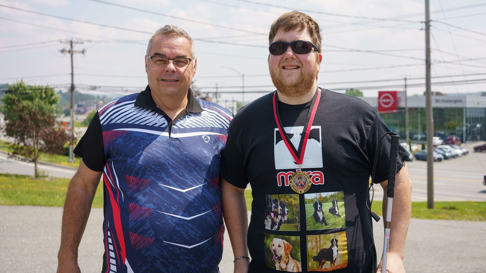 Un Beauceron mal-voyant réalise son rêve au volant d'une voiture de course