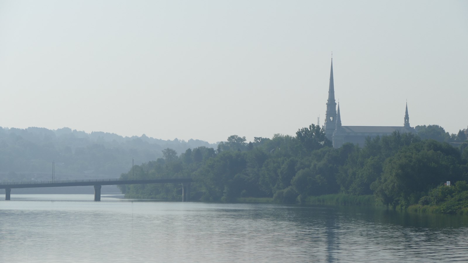 Fumée des feux de forêt dans l'Ouest: la Beauce frappée par un smog
