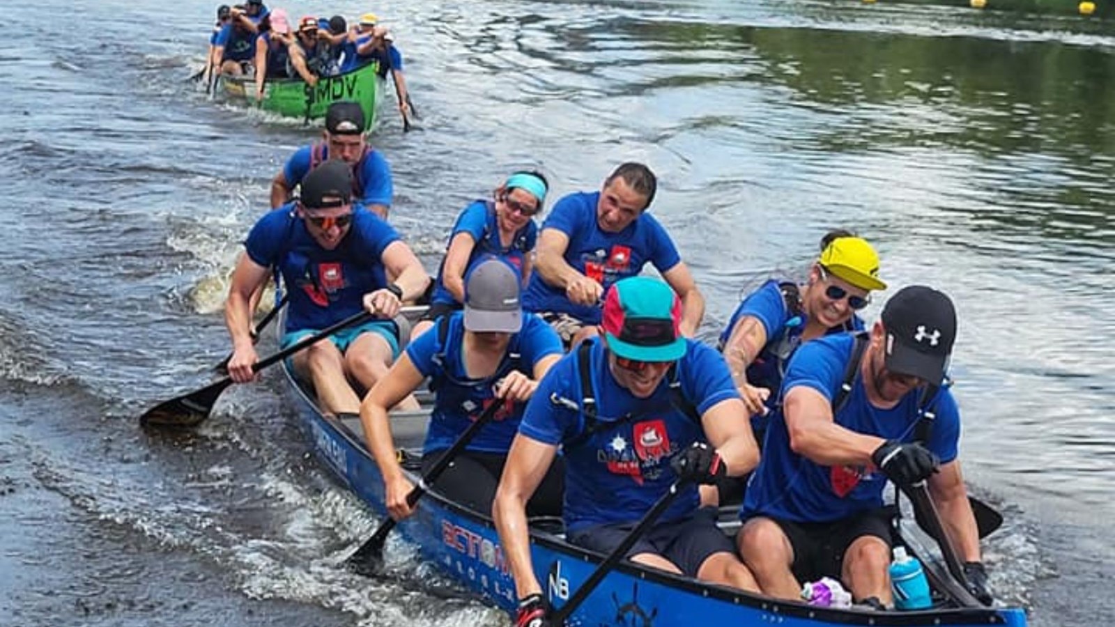 Les coureurs en rabaska s'amènent à Saint-Georges