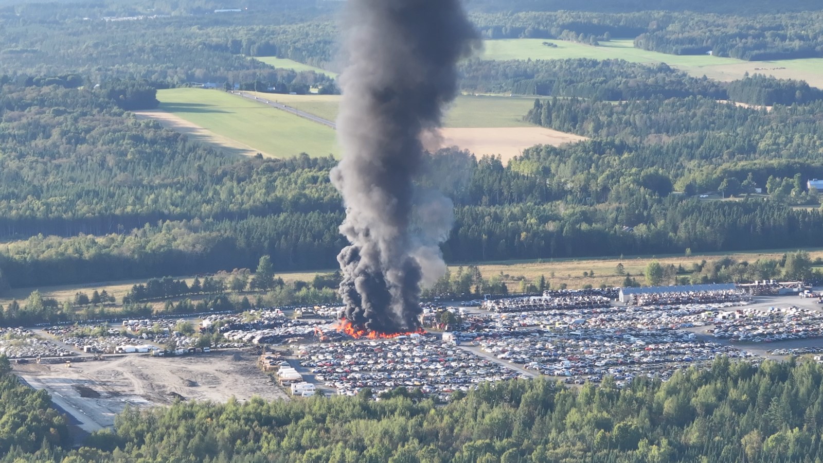 Saint-Philibert : important incendie dans l'entreprise Fernand Bégin