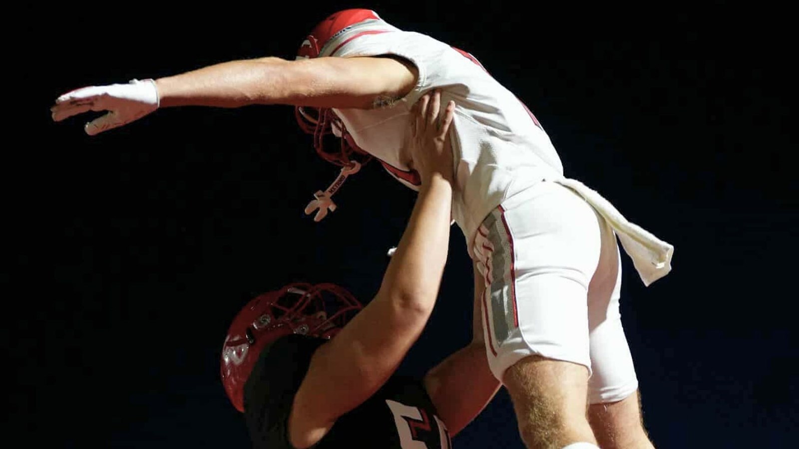 Les Dragons dominent l'Embâcle pour le match des anciens