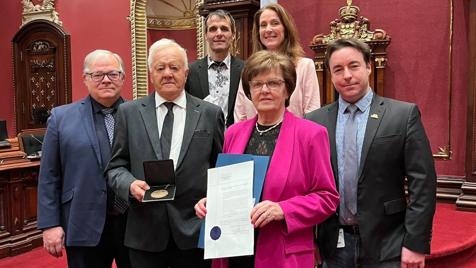 La médaille de l'Assemblée nationale décernée à l'entreprise Armand Lapointe Équipement