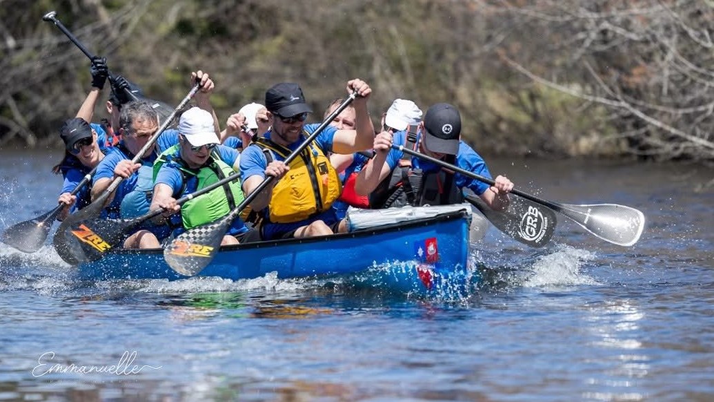 L’équipe Drakkar de Beauce en action sur la rivière Saint-Charles