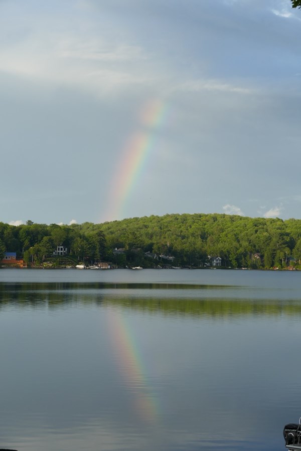 arc en ciel et son reflet